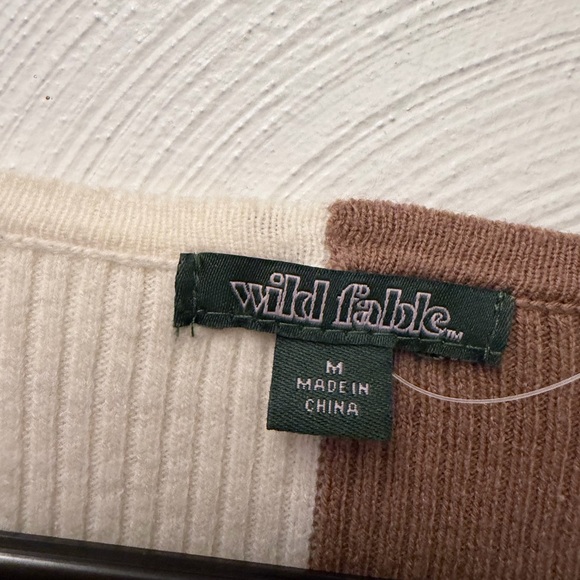 Two-Tone Cropped Cardigan - - Picture 2 of 2